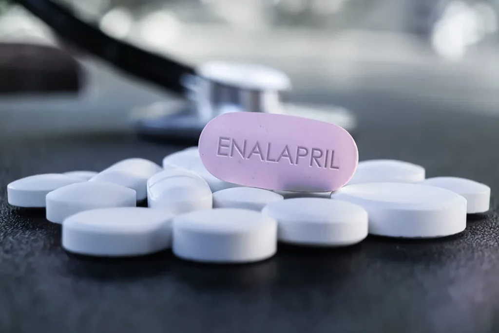 ¿Cuáles son los inhibidores de la enzima convertidora de angiotensina usados en la insuficiencia cardiaca?