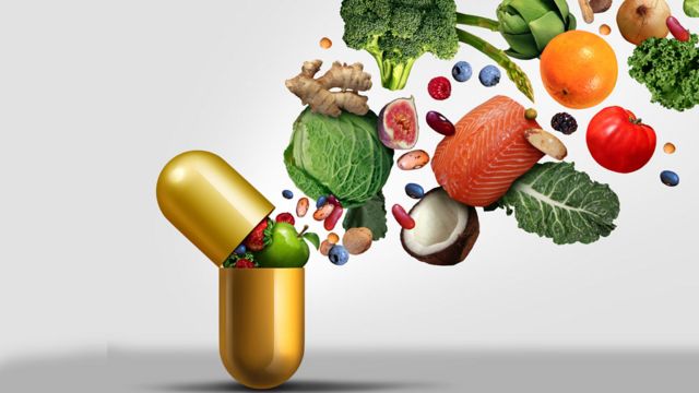 ¿Cuáles son las vitaminas hidrosolubles y las liposolubles?