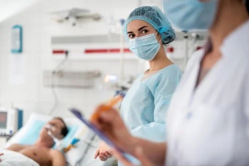 Complicaciones frecuentes del tratamiento en pacientes quemados