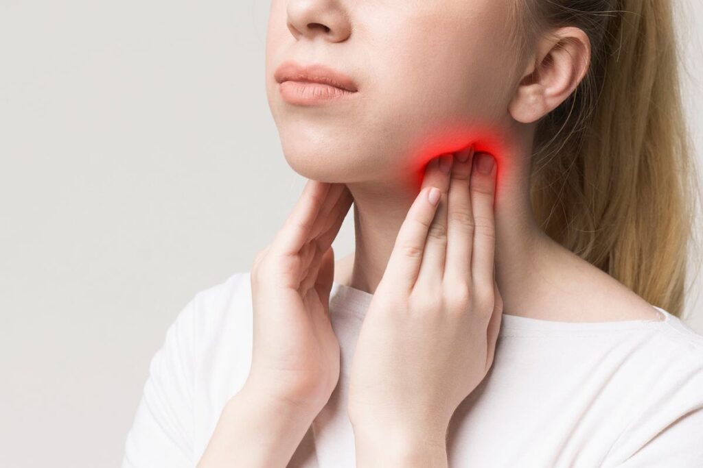 ¿Cuál es la causa de las infecciones profundas de cuello?