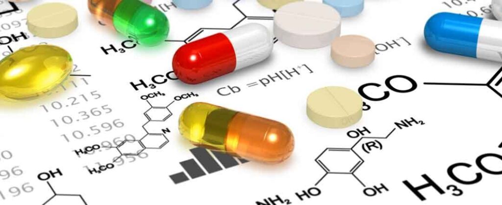¿Qué fármacos potencian o bloquean la transmisión en la unión neuromuscular?
