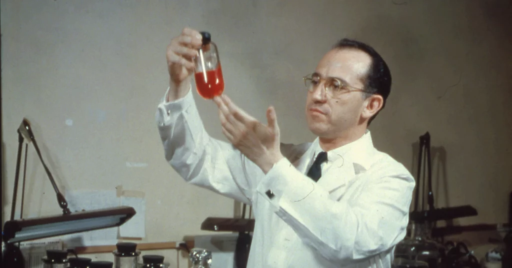 ¿Quién descubrió la vacuna contra la poliomielitis?