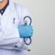 La cirugía y la medicina se complementan