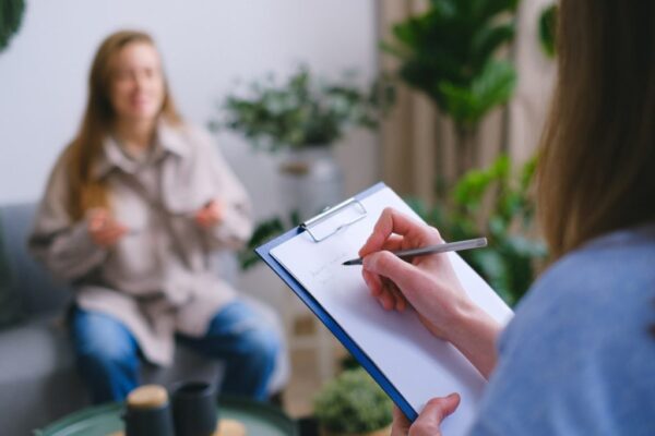 Relación de los antecedentes sociales con la enfermedad