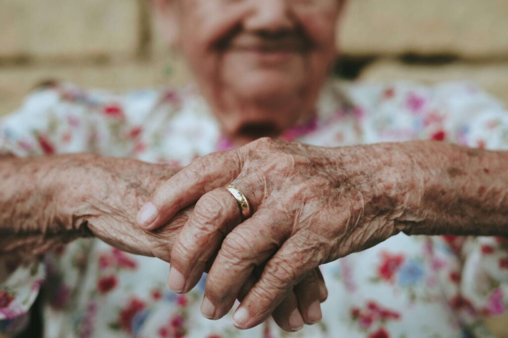 El envejecimiento asociado a cambios celulares y moleculares
