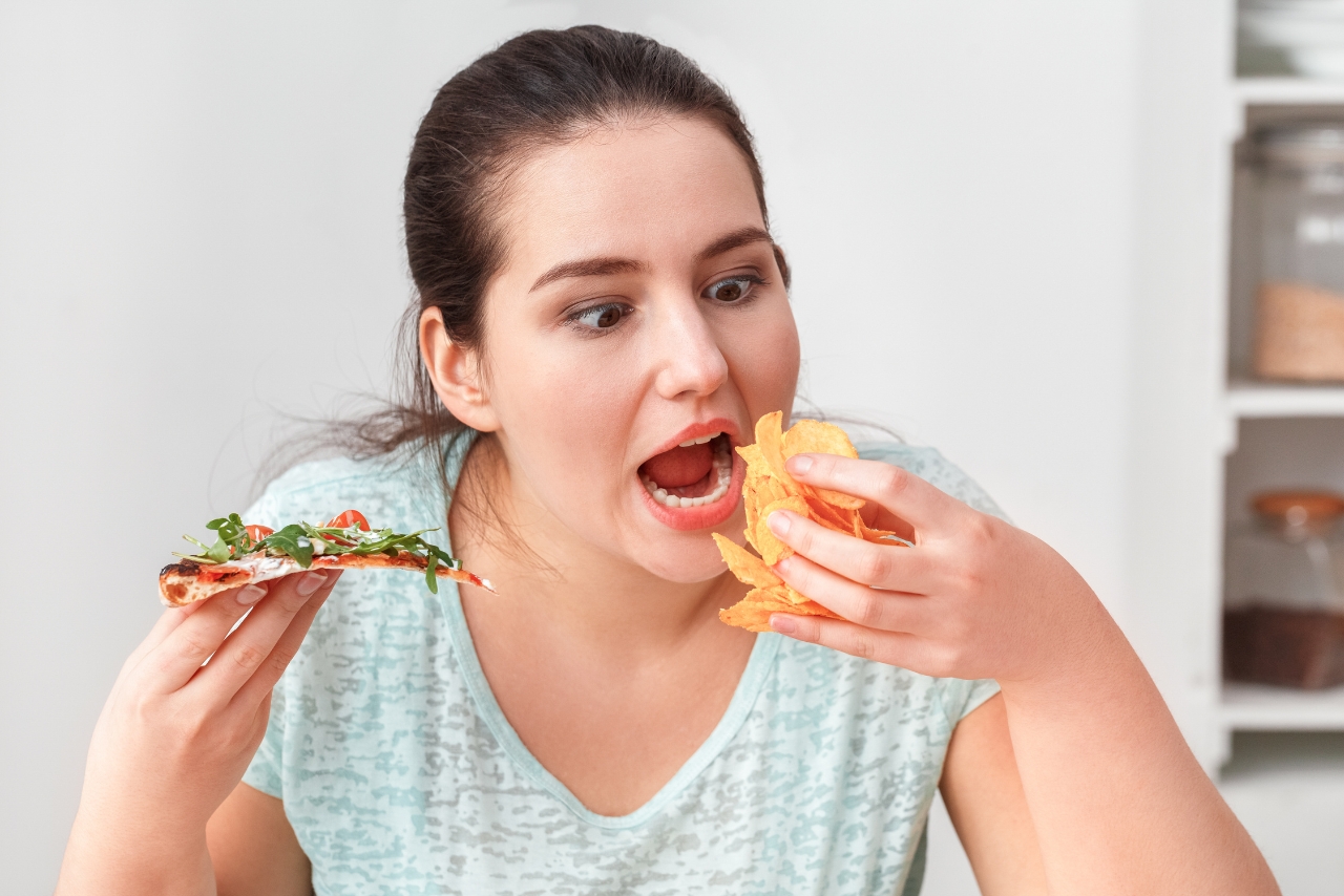 El hipo puede presentarse por comer en exceso El hipo puede presentarse por comer en exceso