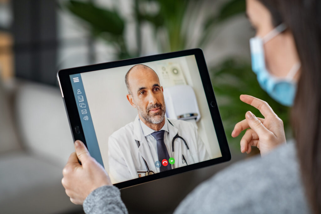 El internet es usado para buscar médicos