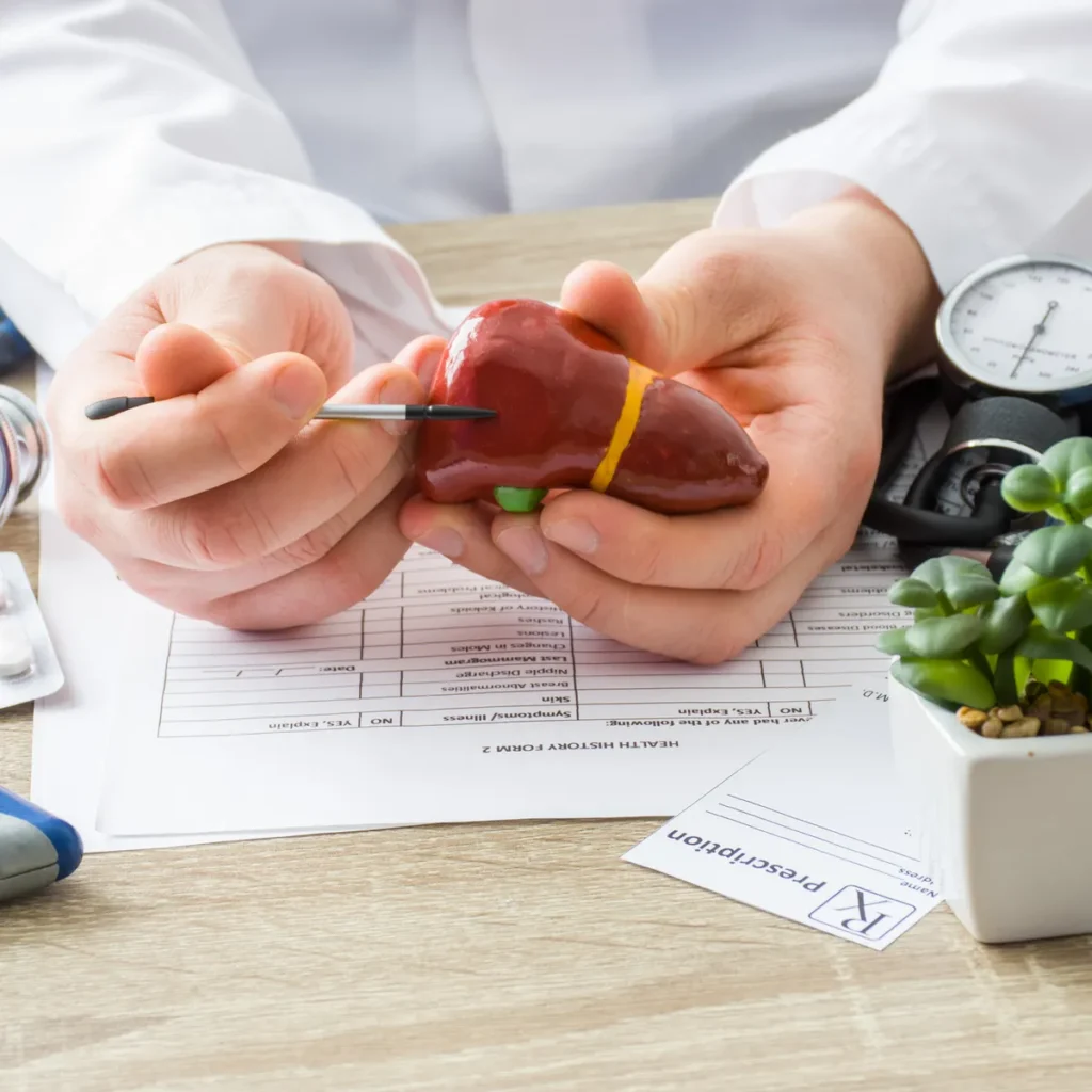 ¿Cuáles son las causas de cirrosis hepática?