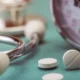 ¿Quién debería ser tratado con medicamentos para la hipertensión arterial?