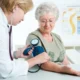Tratamiento de la hipertensión en adultos mayores
