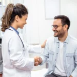 Saludos formales en francés para médicos